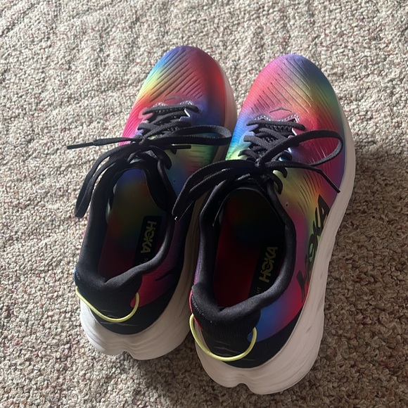 Men’s 9.5 Rainbow Rincon 3 Hokas Like new only worn twice - Picture 3 of 6